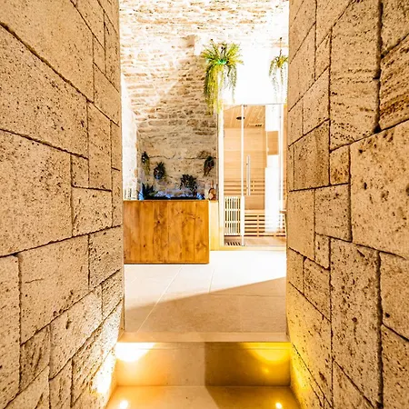 Il Piccolo Borgo サンテーラモ・イン・コッレ