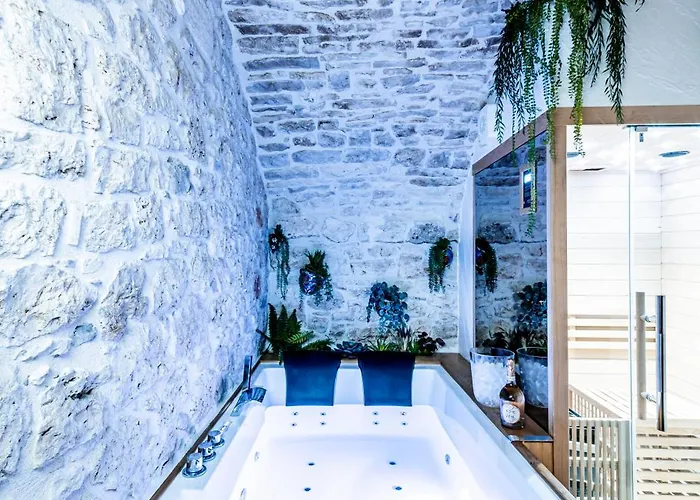Il Piccolo Borgo سانتيرامو إن كولي